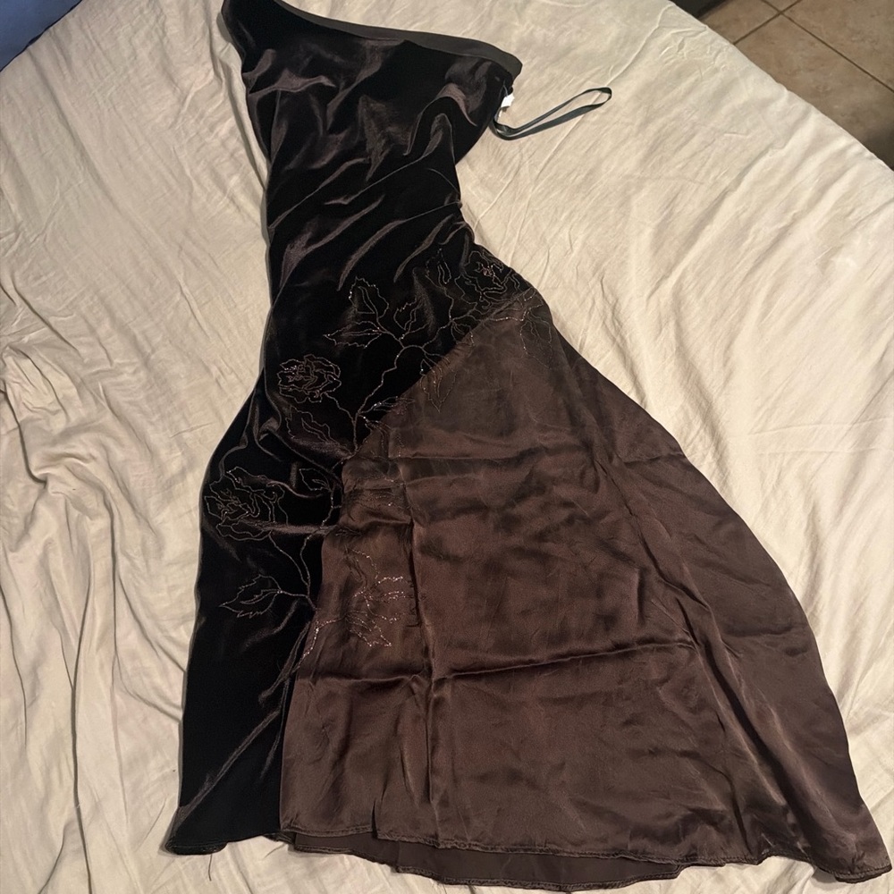 Laundry By Shelli Segal Black One-Shoulder Satin Dress with Floral Embroidery